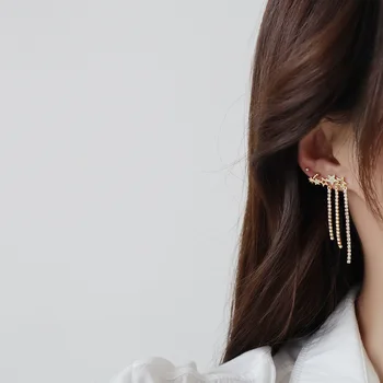 Rafinirani bakar i optočena cirkon asimetrični zvijezda četkica uho kost isječak od 14 Do danas zlatno pokriće ženske poklon naušnice korejski nakit